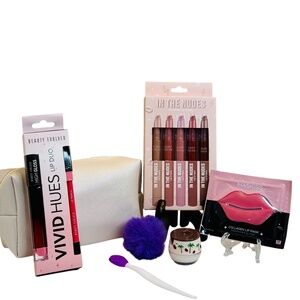 KISS AND GLAM UP METALLIC WHITE COSMETIC BAG WITH POM POM